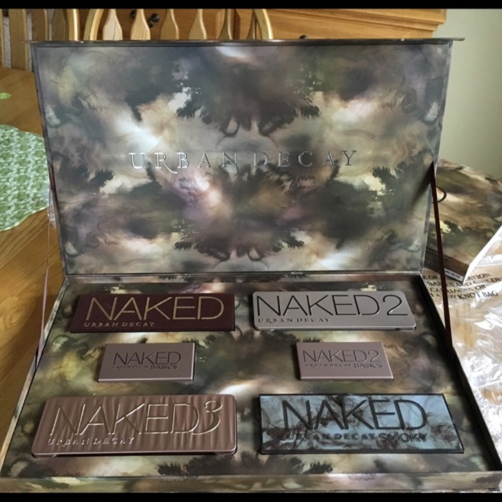 Urban Decay Naked Vault
